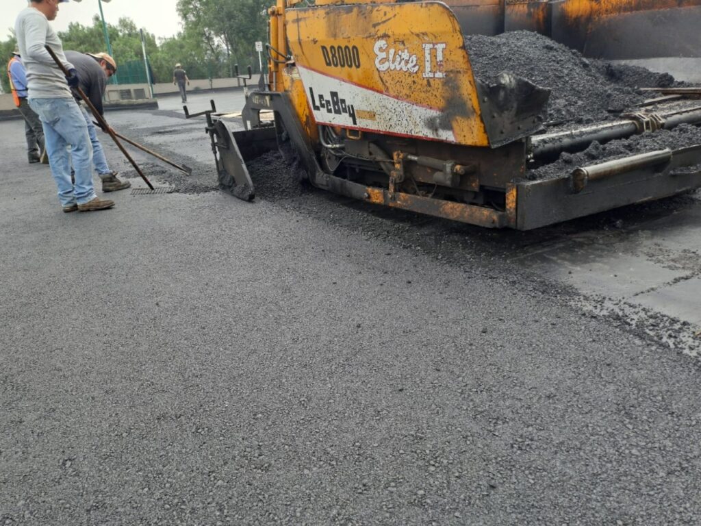 Carpeta asfáltica en estacionamiento