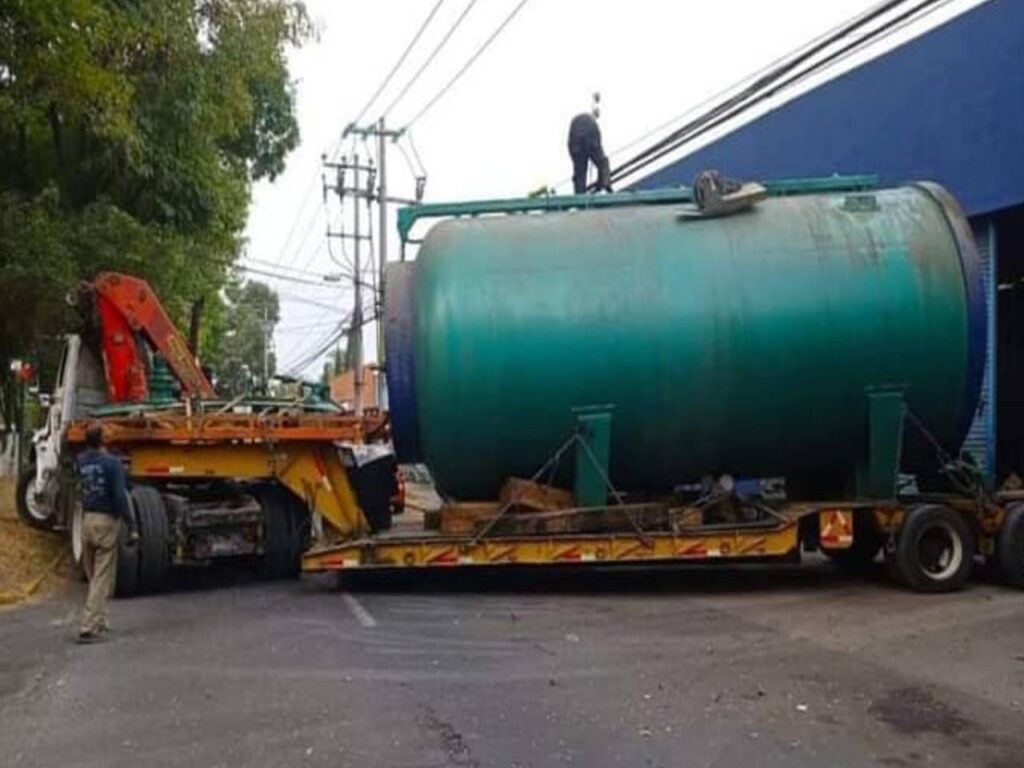 EMBARQUE Y DESEMBARQUE DE MAQUINARIA PESADA